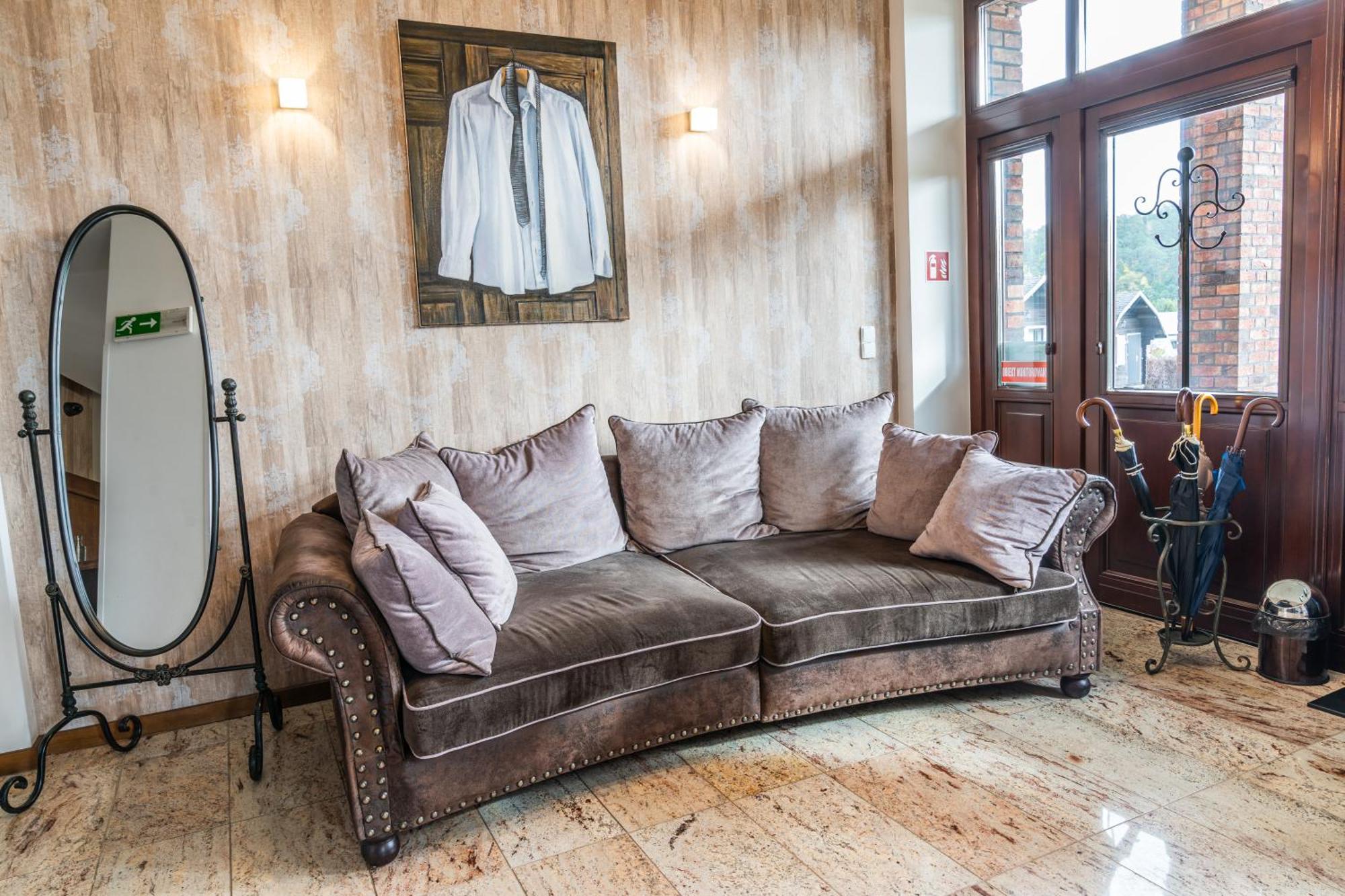 Biala Koszula Hotel Тлен Екстериор снимка