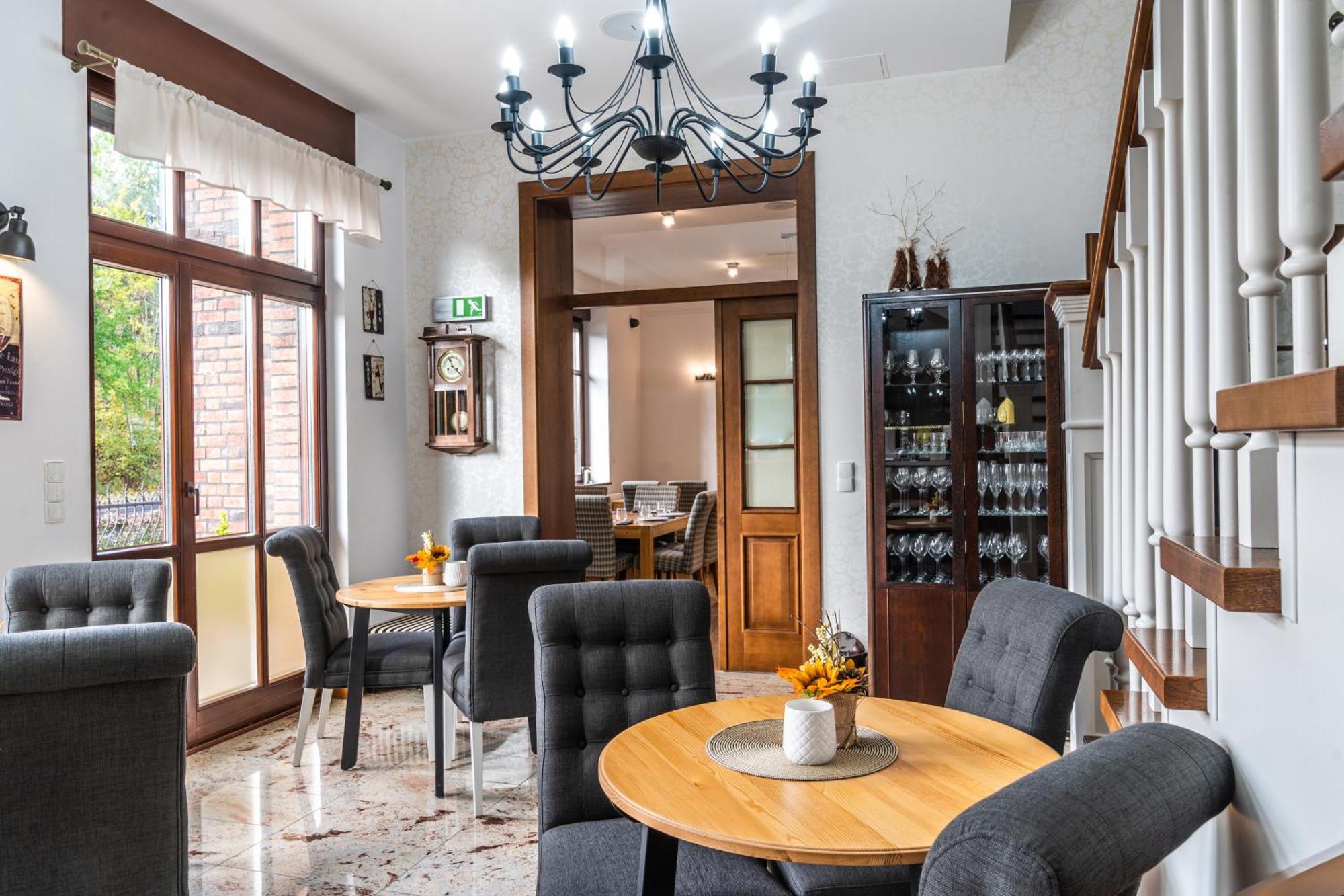 Biala Koszula Hotel Тлен Екстериор снимка