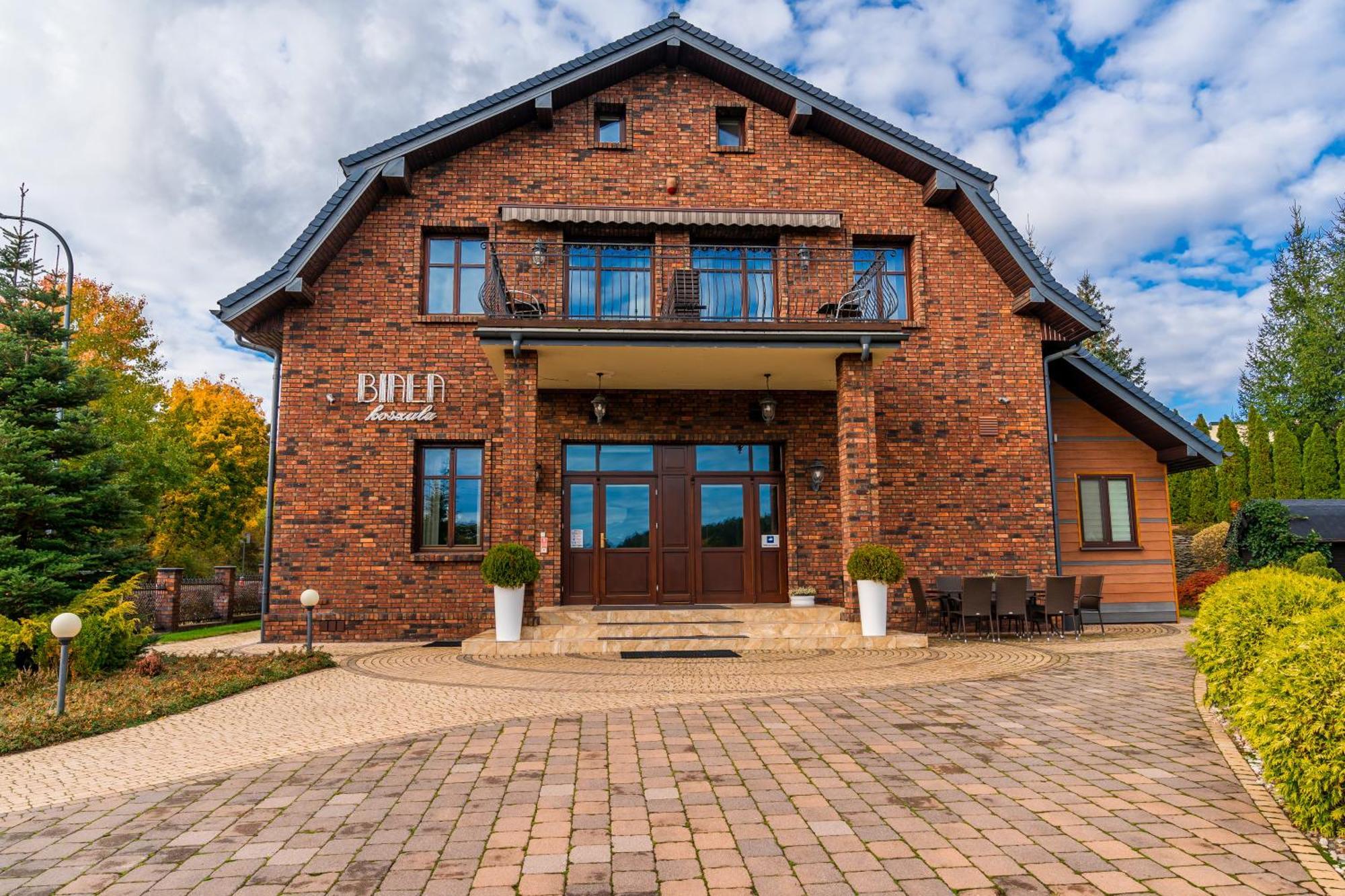 Biala Koszula Hotel Тлен Екстериор снимка