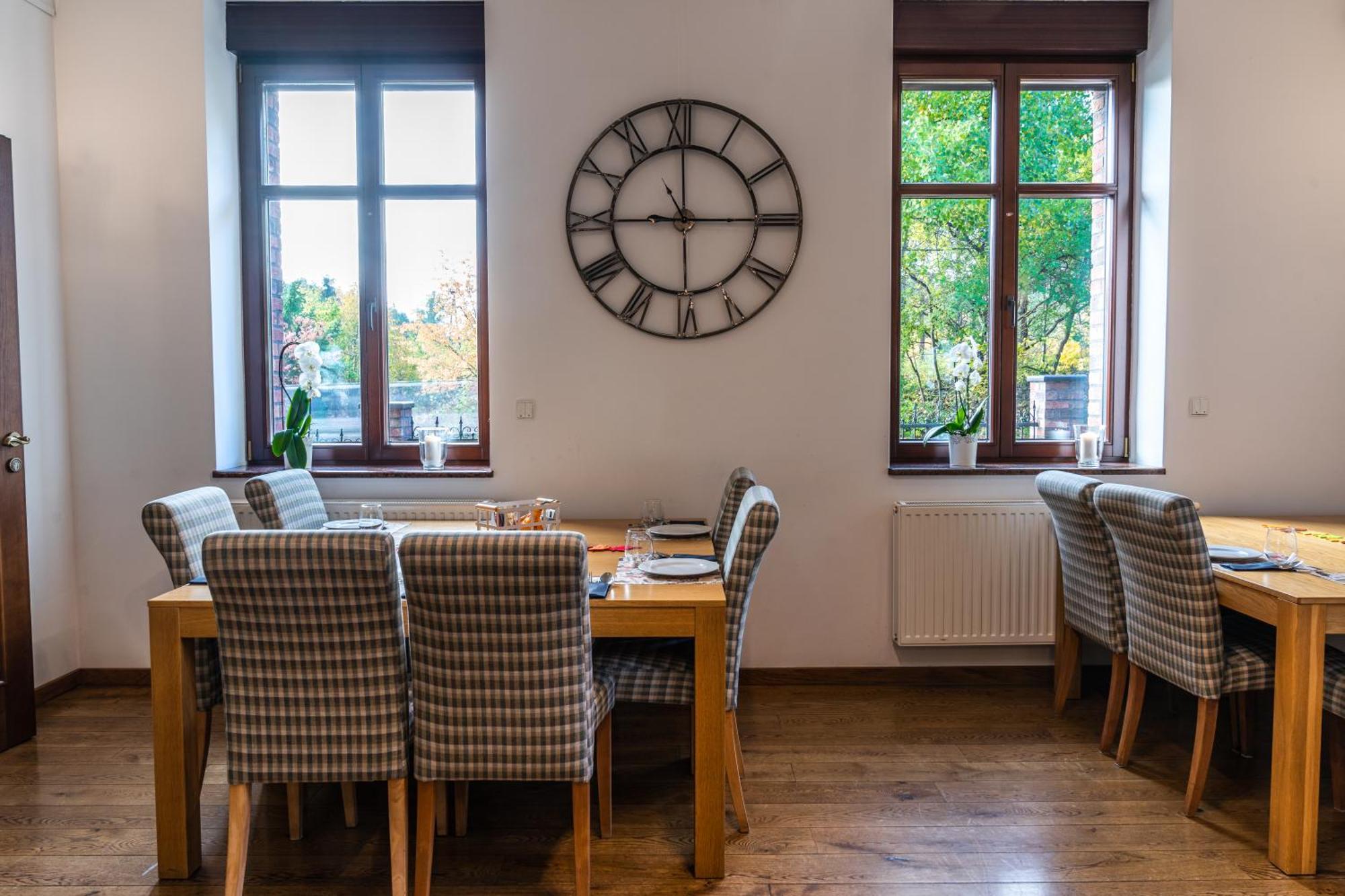 Biala Koszula Hotel Тлен Екстериор снимка