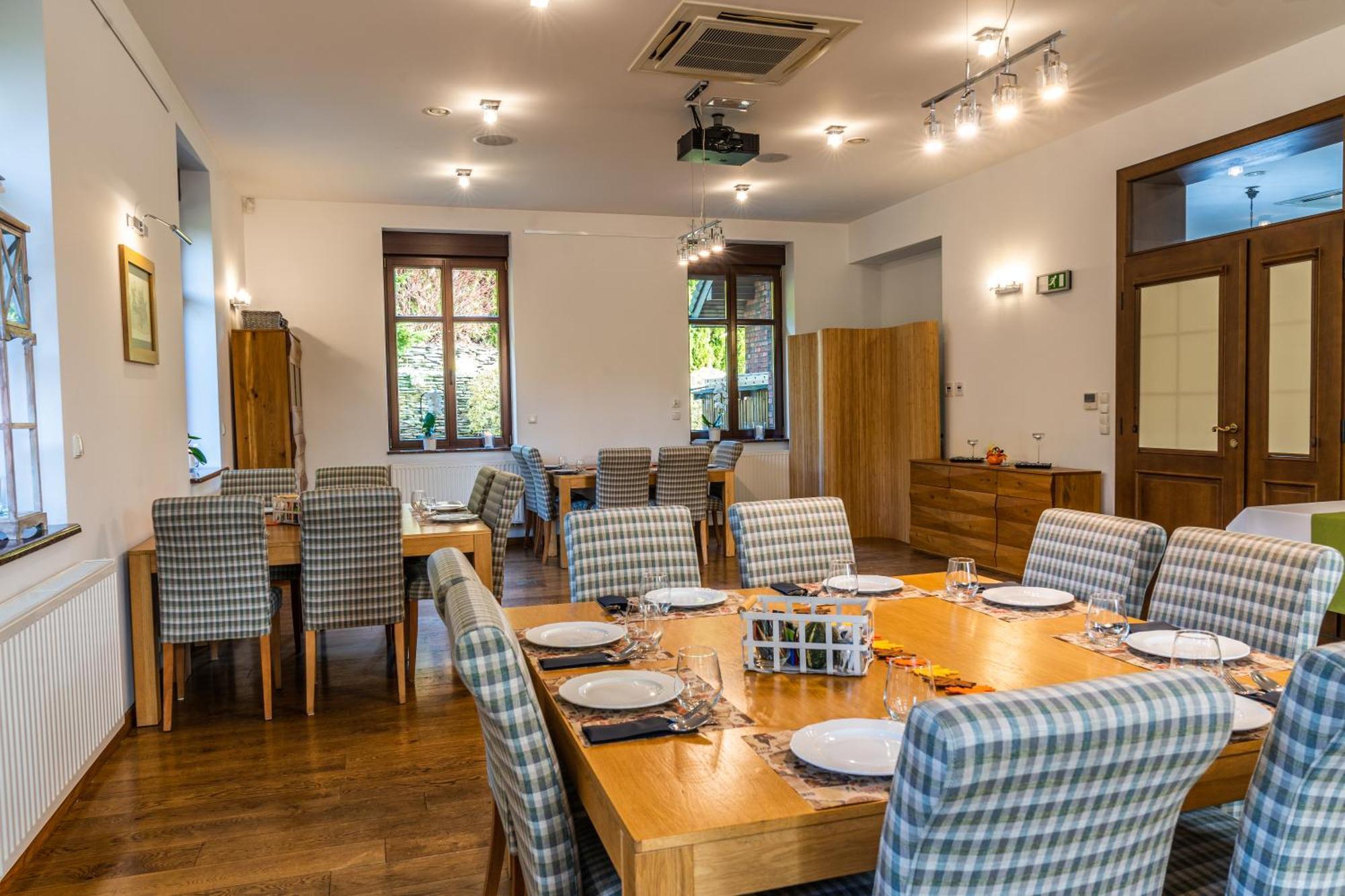 Biala Koszula Hotel Тлен Екстериор снимка
