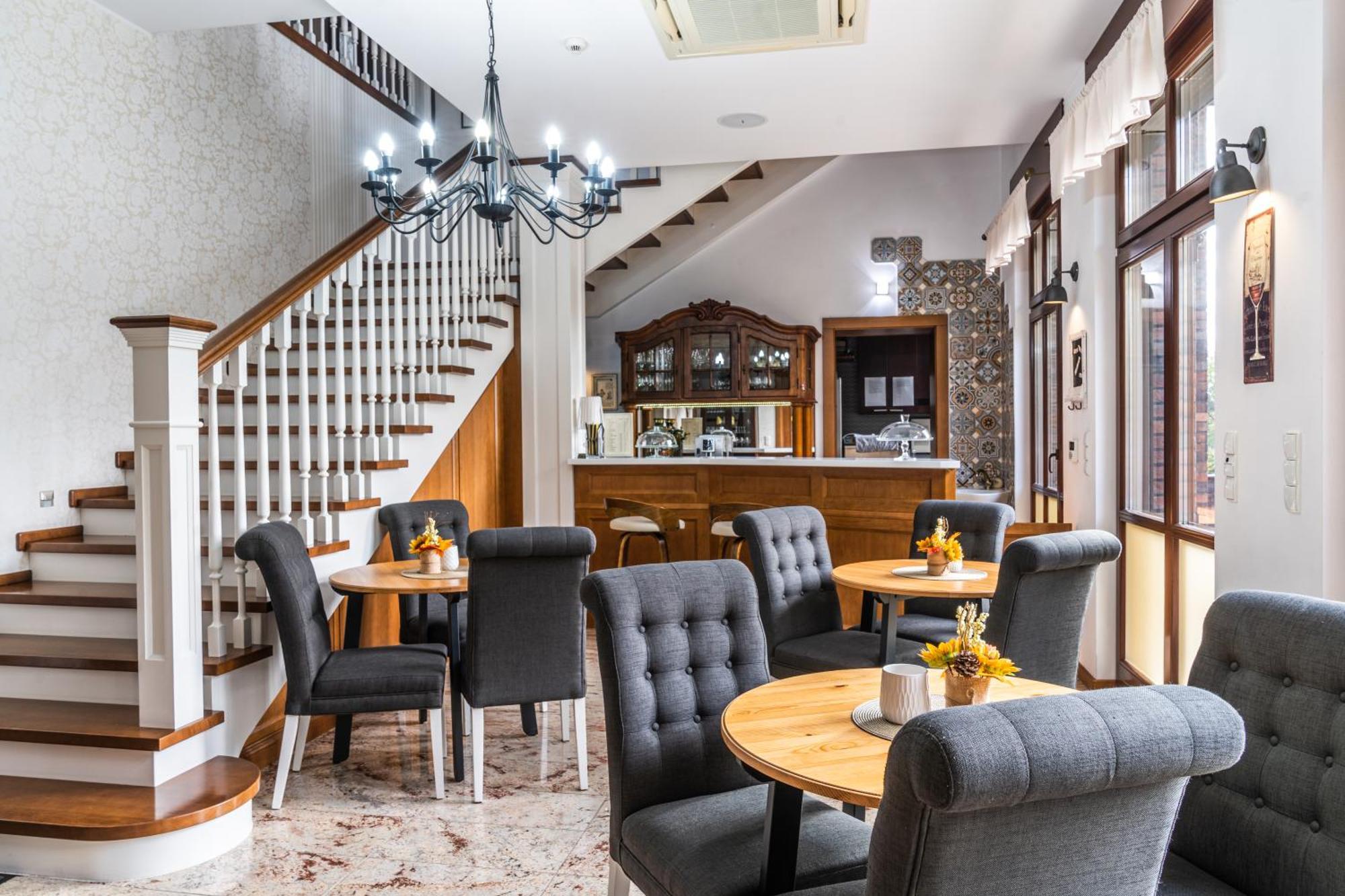Biala Koszula Hotel Тлен Екстериор снимка