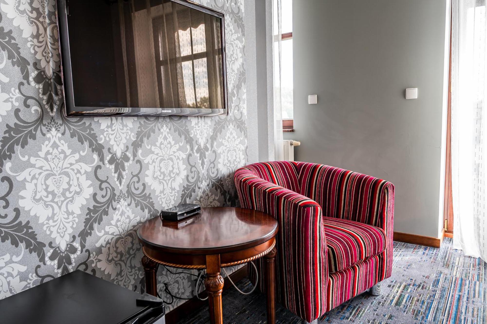 Biala Koszula Hotel Тлен Екстериор снимка
