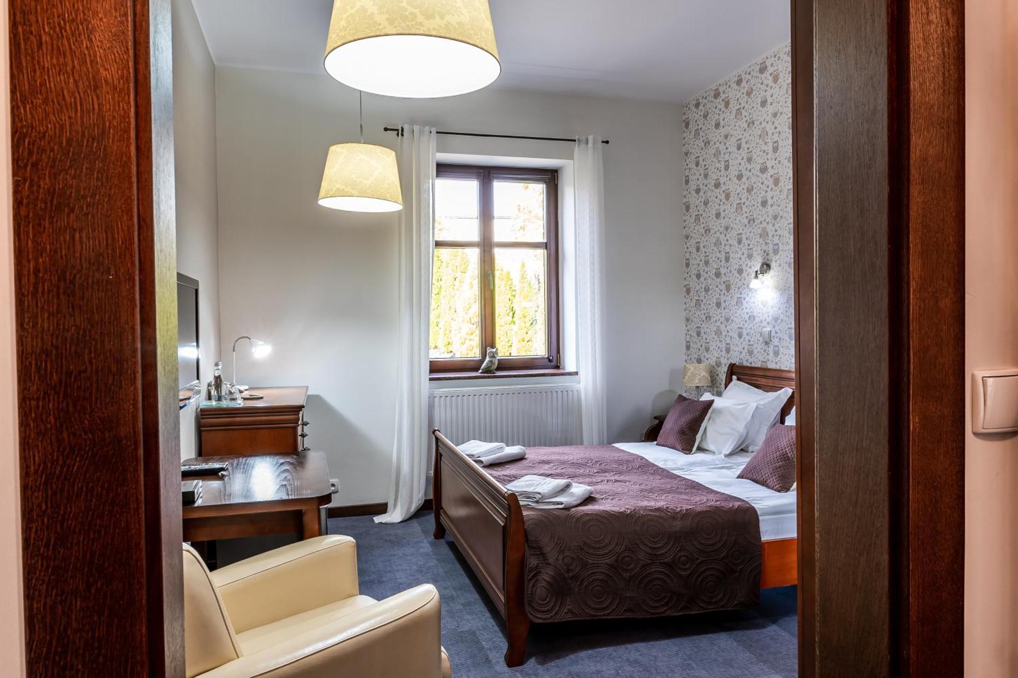 Biala Koszula Hotel Тлен Екстериор снимка